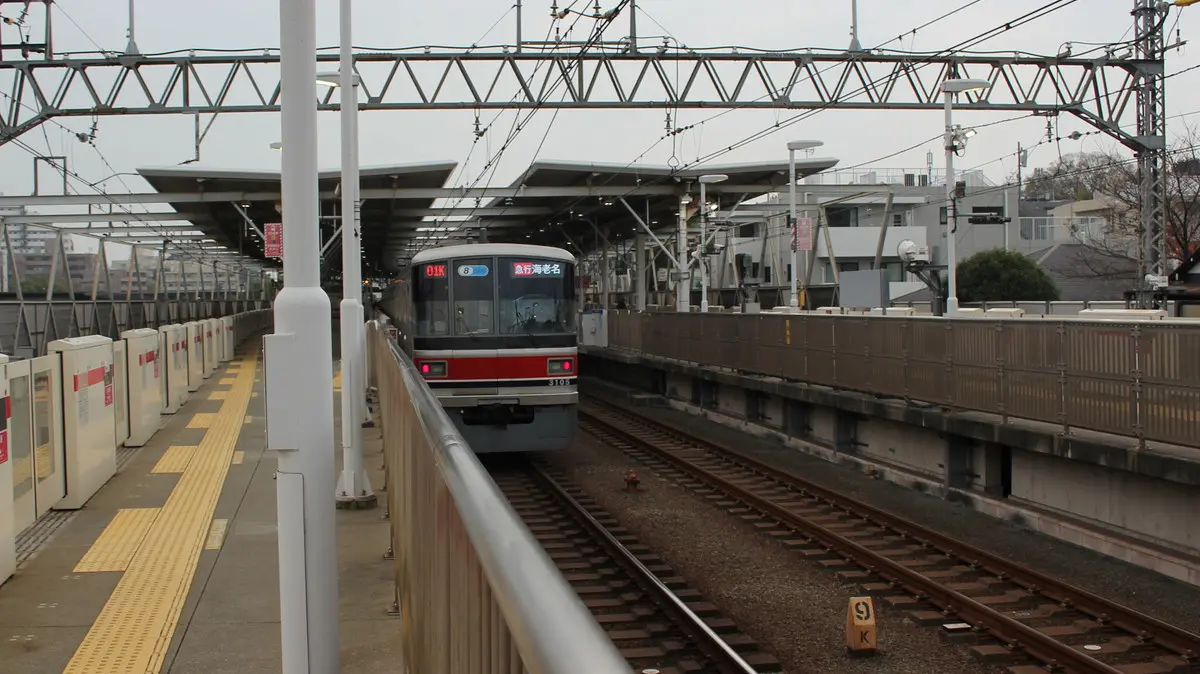 Tokyu Shin-Yokohama Line 3000 series train parked at Tamagawa Station