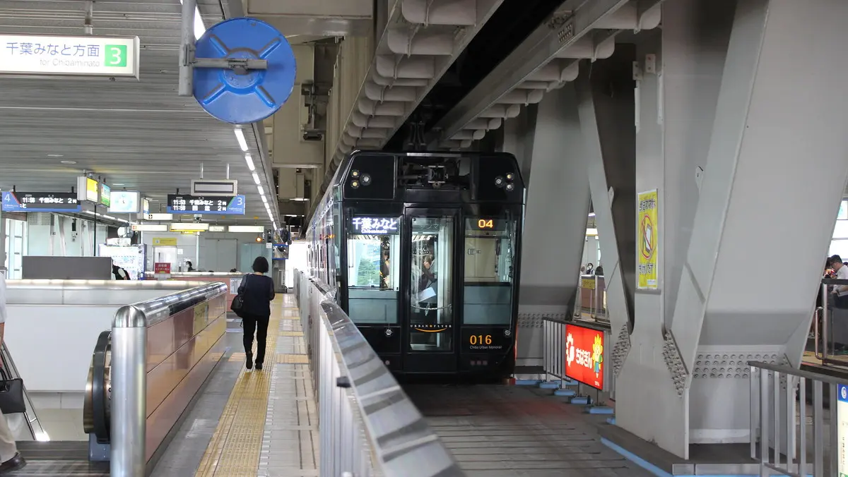 Chiba Urban Monorail Line 1 at Chiba Station