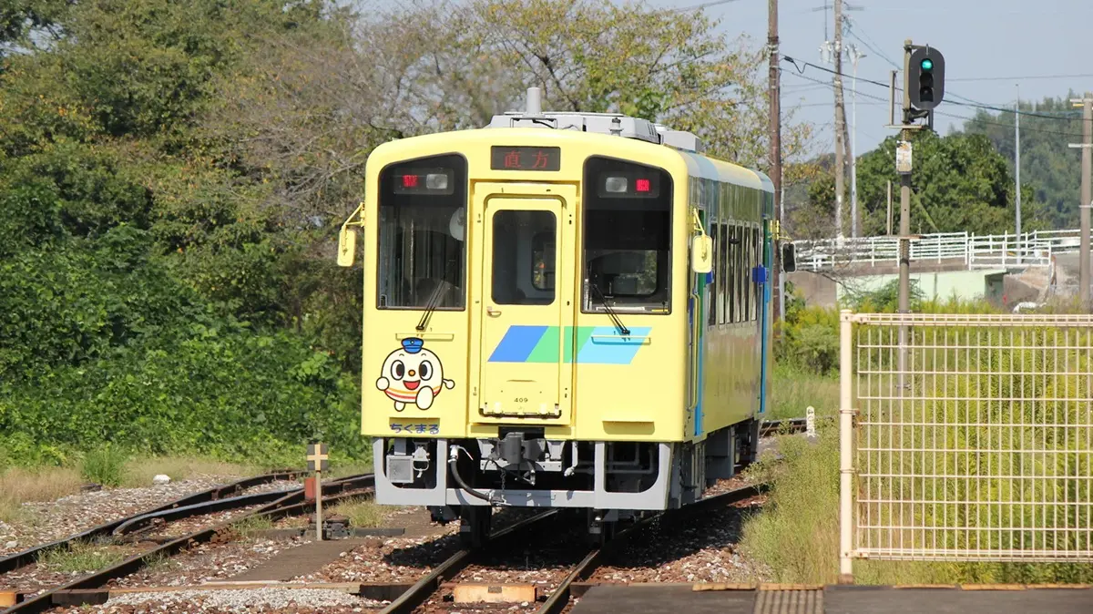 田川後藤寺駅を出発した平成筑豊鉄道糸田線400形気動車