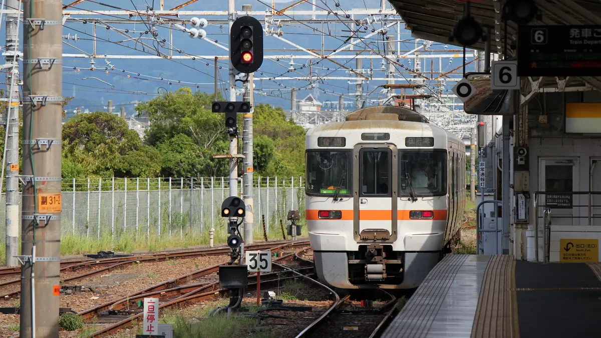 沼津駅を出発した御殿場線313系電車