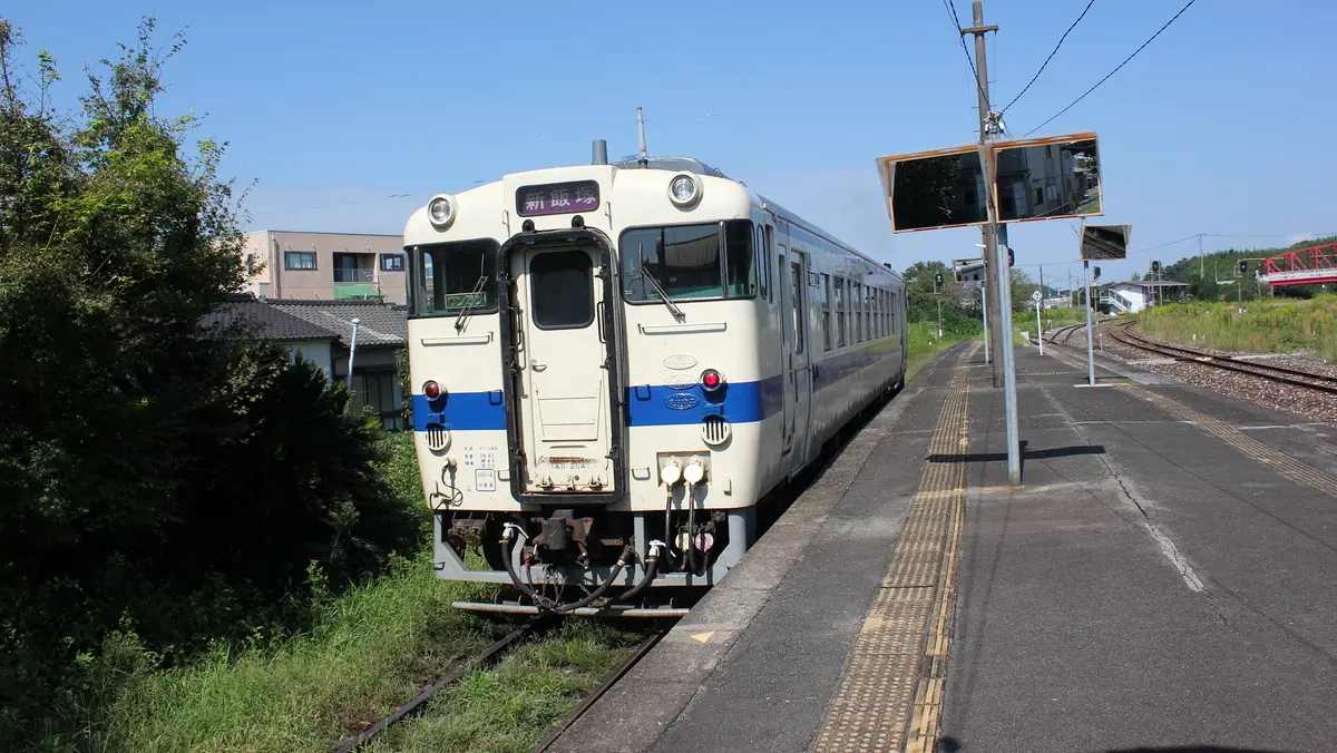 田川後藤寺駅を出発した後藤寺線キハ40系気動車