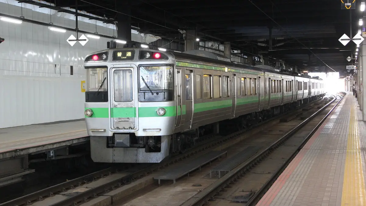 札幌駅に停車中の函館本線721系電車