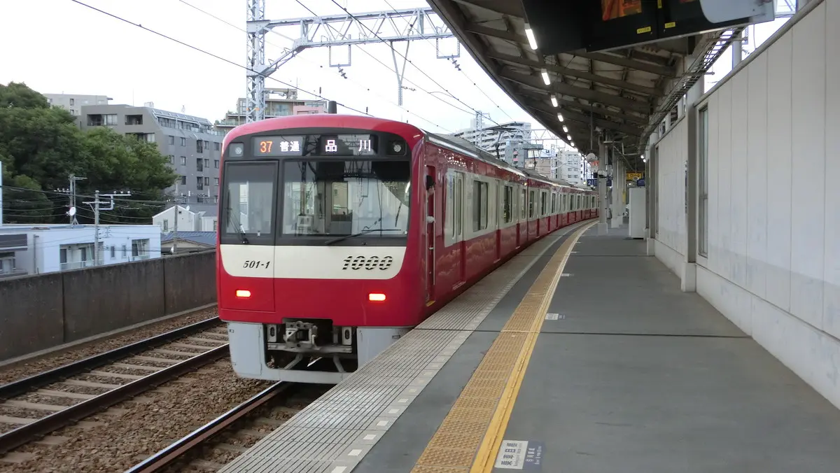 Keikyu Main Line 1000 series train parked at Samezu Station