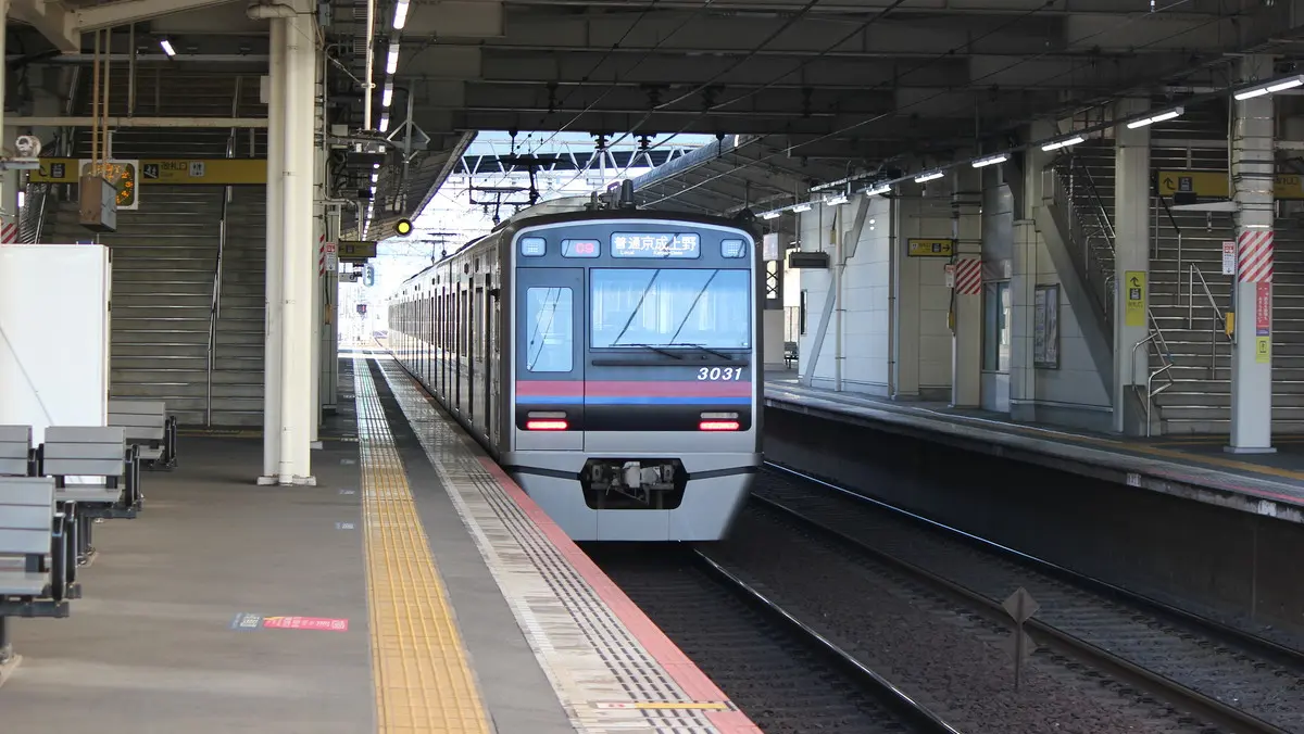 Keisei Main Line 3000 series train departing from Yukarigaoka Station