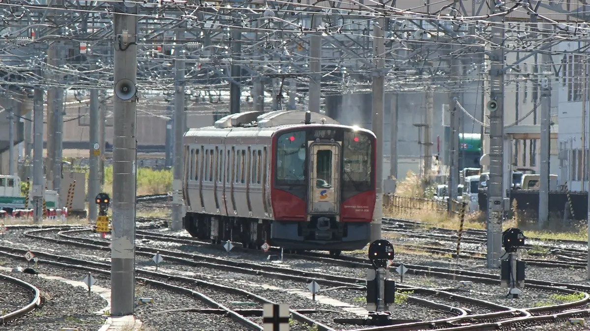 長野駅の車庫に停車中のしなの鉄道北しなの線SR1系200番台電車