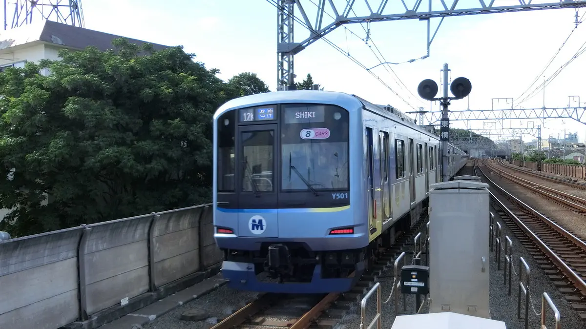 東急東横線多摩川駅を走るみなとみらい線直通のY500系電車