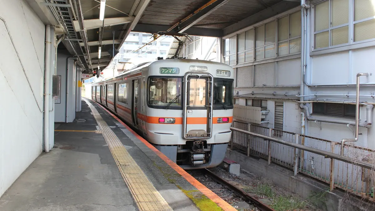 富士駅に停車中の身延線313系電車