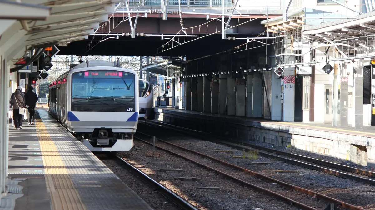 JR Mito Line E531 series train stops at Mito Station