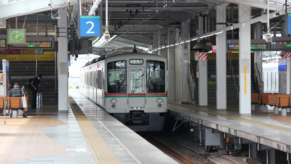 Seibu Chichibu Line 4000 series train waiting to depart at Hanno Station