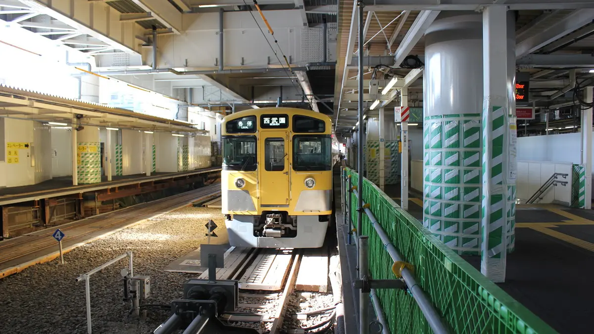 Seibuen Line 2000 series train waiting to depart at Higashimurayama Station