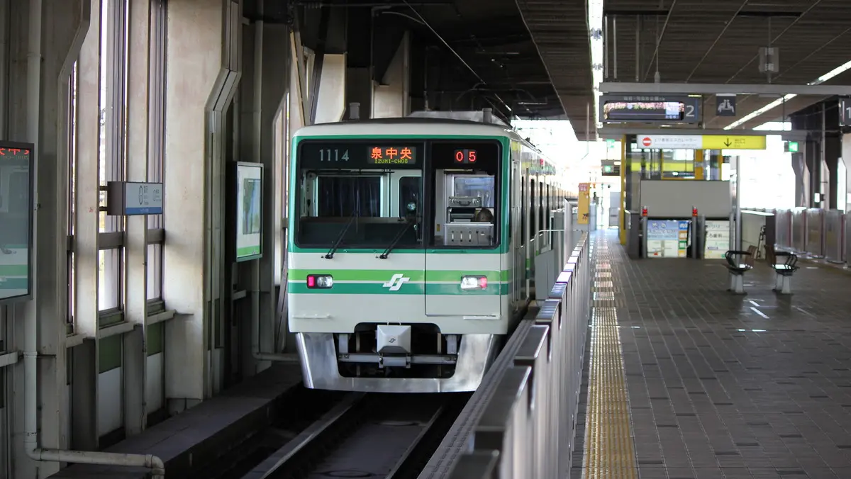 Sendai Municipal Subway Namboku Line 1000 series train stopped at Tomizawa Station