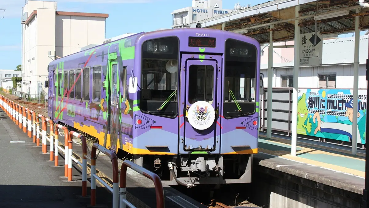 掛川駅に停車中の天竜浜名湖線TH2100形気動車