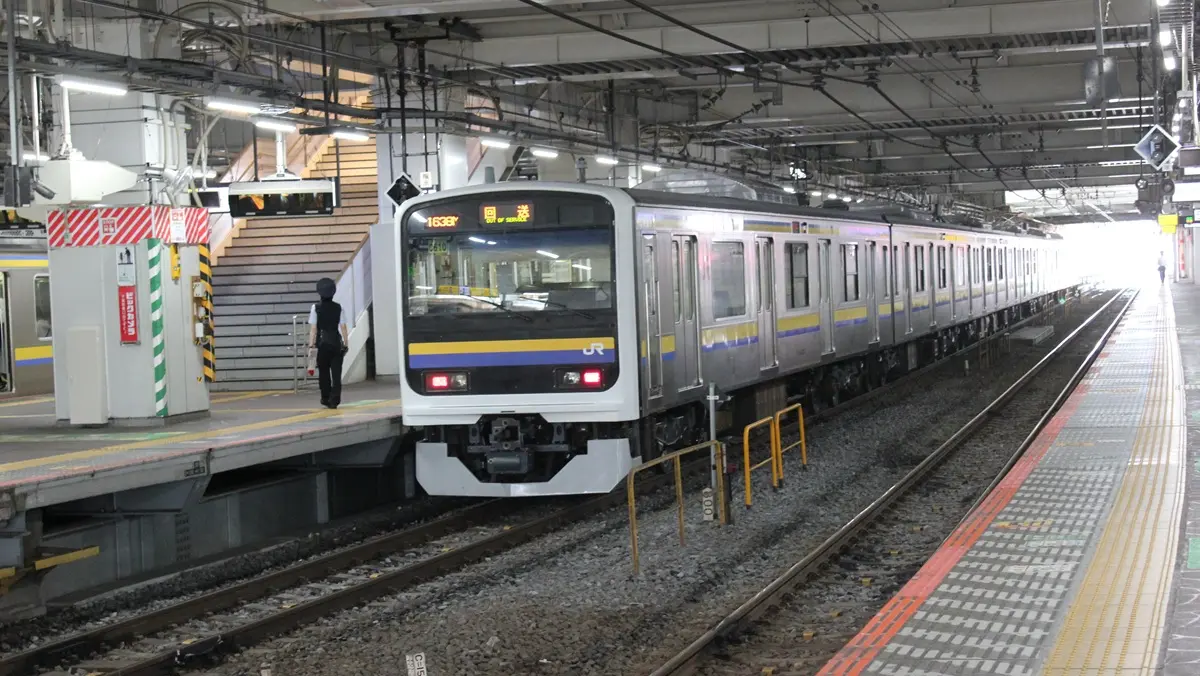 東金線と同型の209系2100番台電車が千葉駅に停車中