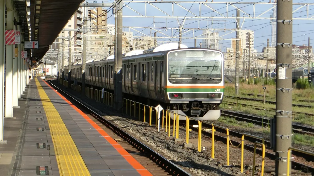 尾久駅で休憩中のJR宇都宮線E231系1000番台電車